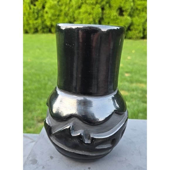 Santa Clara Pueblo Blackware Pottery Signed Madeline T. 7.2" Avanyu Excellent - Picture 4 of 16